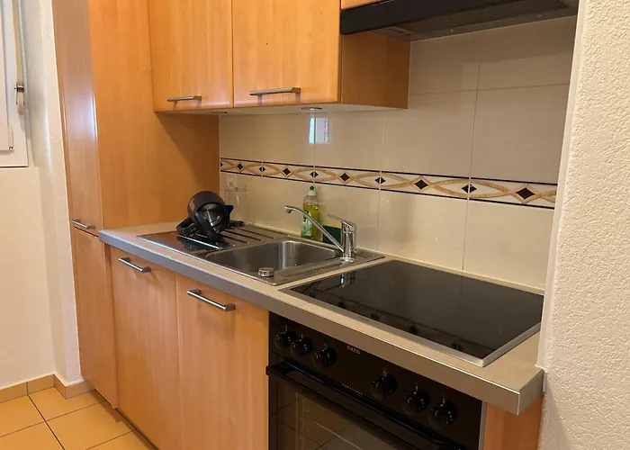 2 Bedrooms 10 Min From The Train Station شقة
